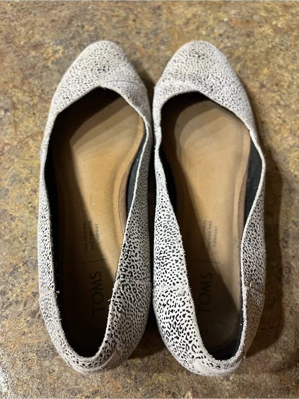 TOMS Julie White Leopard Animal Print Flats Women’s Size 8 Slip On Shoes